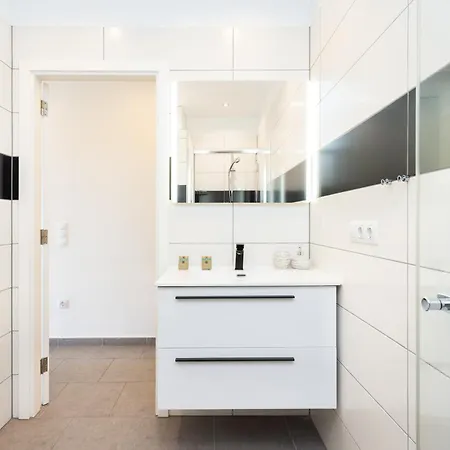 Relax And Enjoy The Sea Apartment *